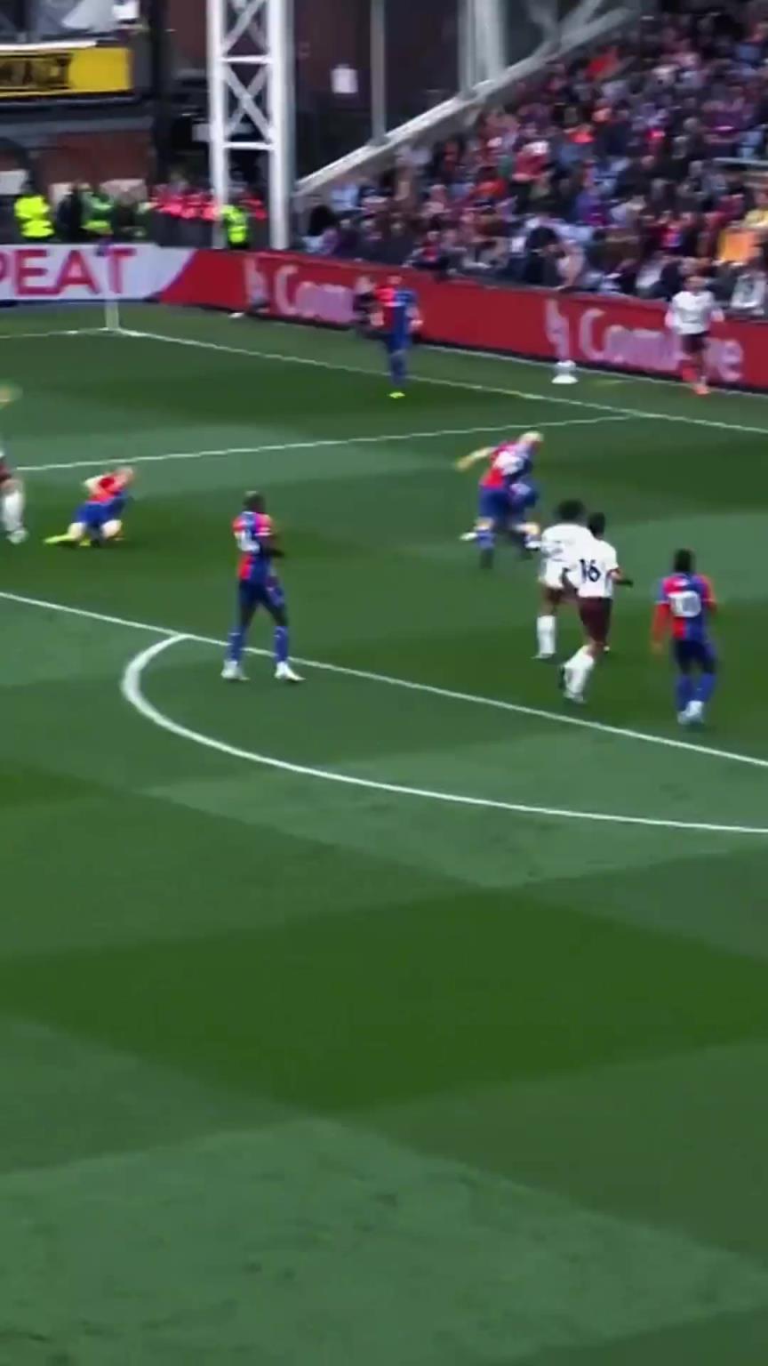 丁丁对阵水晶宫的十分角,看几遍都不过分 丁丁对阵水晶宫的十分角,看几遍都不过分