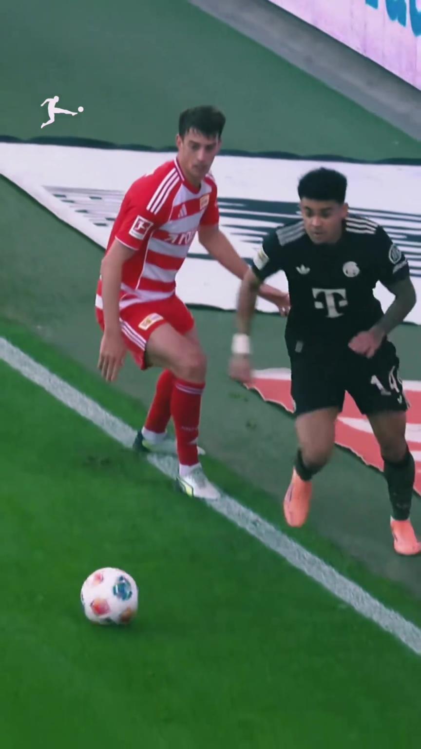 每一帧都尽显高级！来看看，升格镜头下的迪亚斯零度角破门！