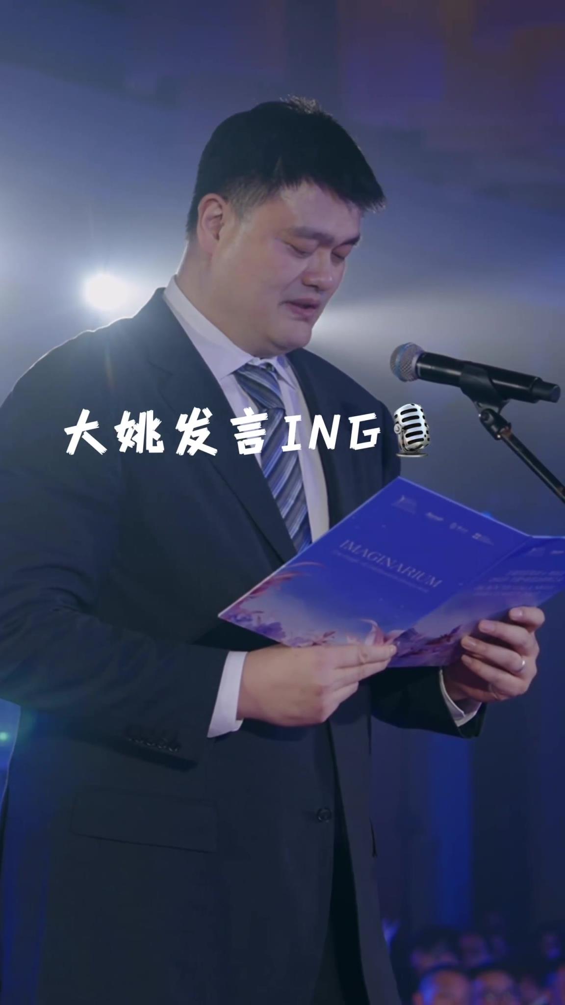 姚明15岁女儿身高近2米!一口流利英语为爸爸担任翻译~ 姚明15岁女儿身高近2米!一口流利英语为爸爸担任翻译~