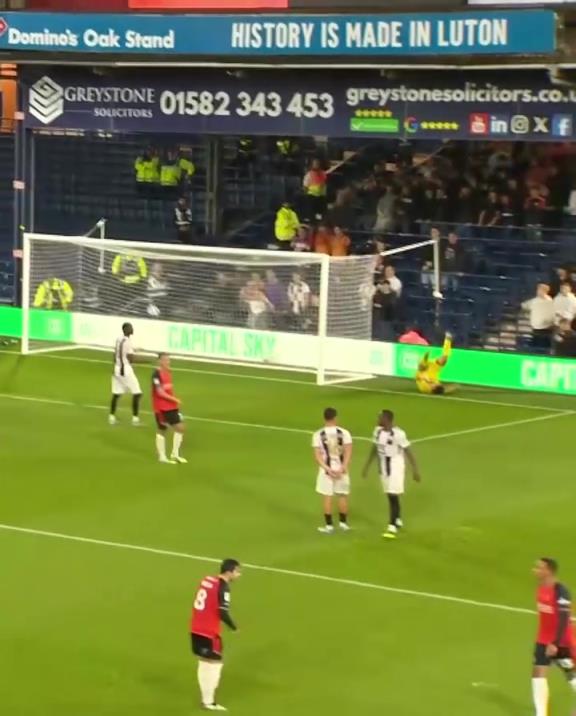 小球队也可以有高手!卢顿球员布拉马尔的顶级任意球! 小球队也可以有高手!卢顿球员布拉马尔的顶级任意球!