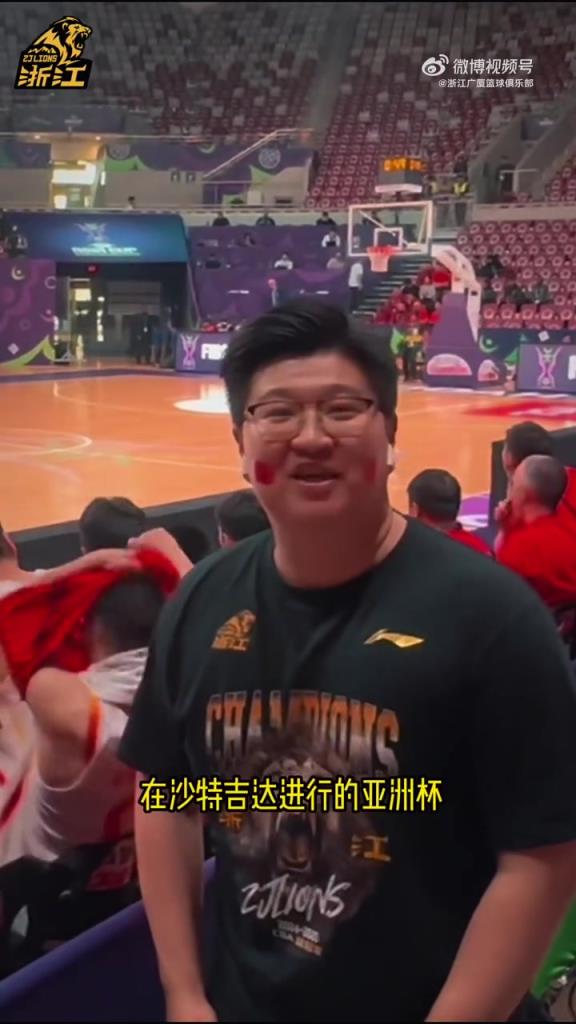 CBA新王加冕!广厦球迷楼星云跨越5时区,为主队送上最暖支持! CBA新王加冕!广厦球迷楼星云跨越5时区,为主队送上最暖支持!