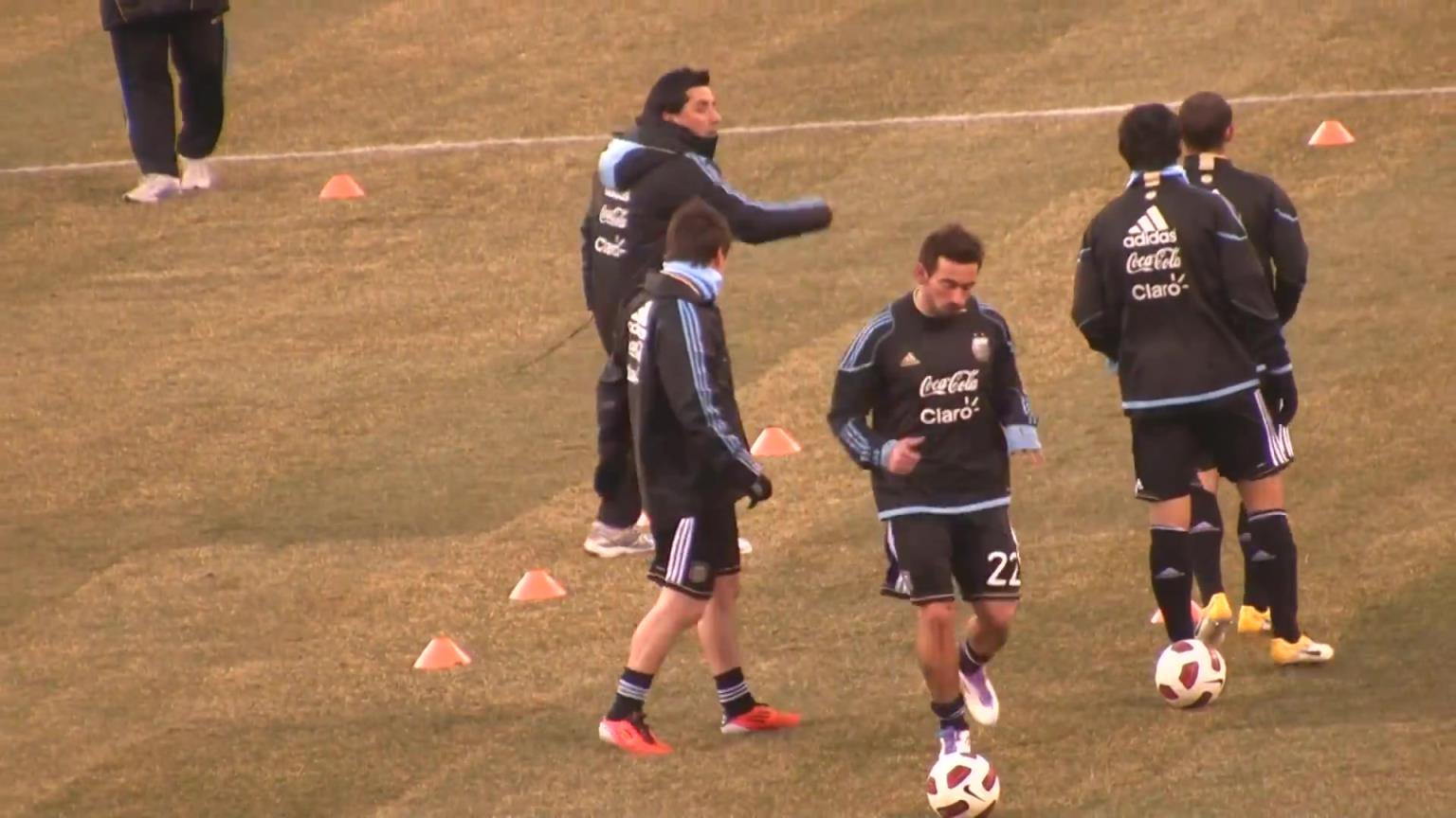 當時腿上還沒多少紋身!年輕梅西一次的熱身訓練! 當時腿上還沒多少紋身!年輕梅西一次的熱身訓練!