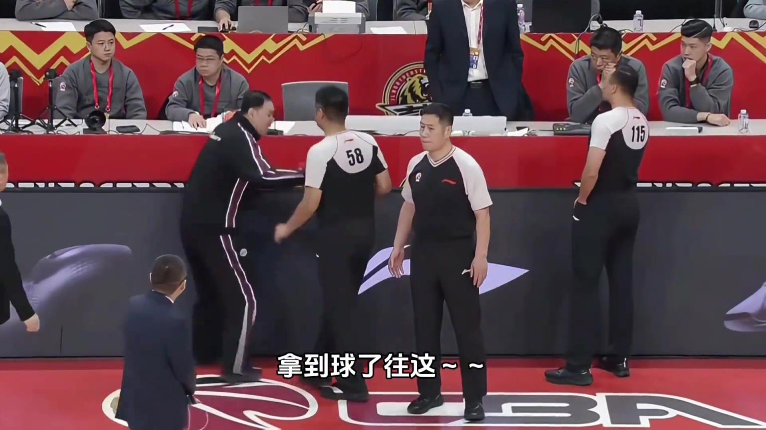 吉林男篮战胜天津男篮迎赛季首胜，曾繁日为何会引起争议？