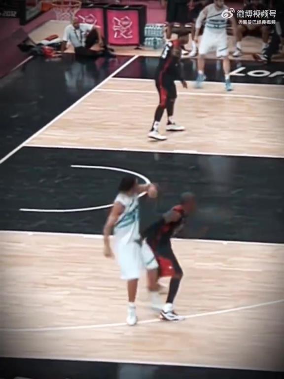 死亡缠绕!科比这简直是攻防一体的完美体现 死亡缠绕!科比这简直是攻防一体的完美体现