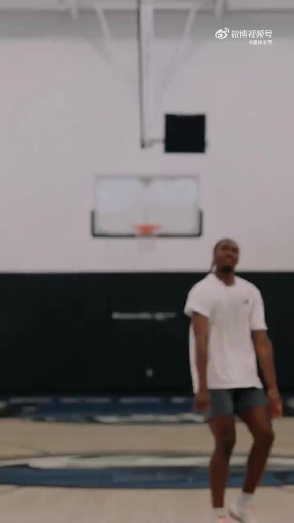 这真是全凭自己练出来的！谁来数数马克西连续投中多少个了？