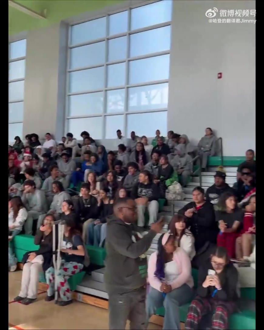 励志！哈登昨日在某高中演讲：篮球能带我走出贫民窟！