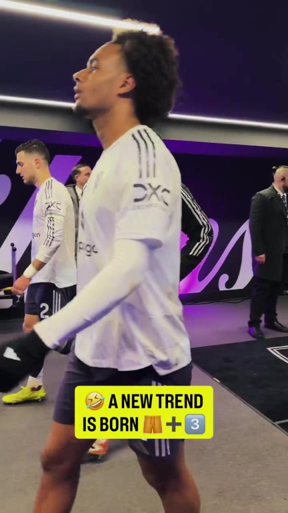 要变成最火的庆祝动作了吗？盘点球员们的“三分进袋”！