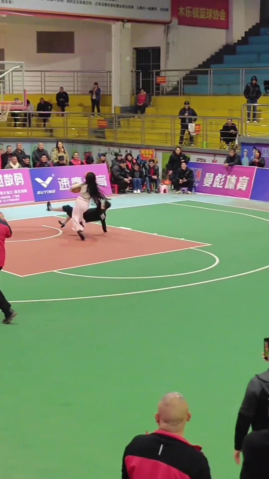 貴州高跟鞋博爾特、貴州籃球表妹進球先回到終點，完勝！