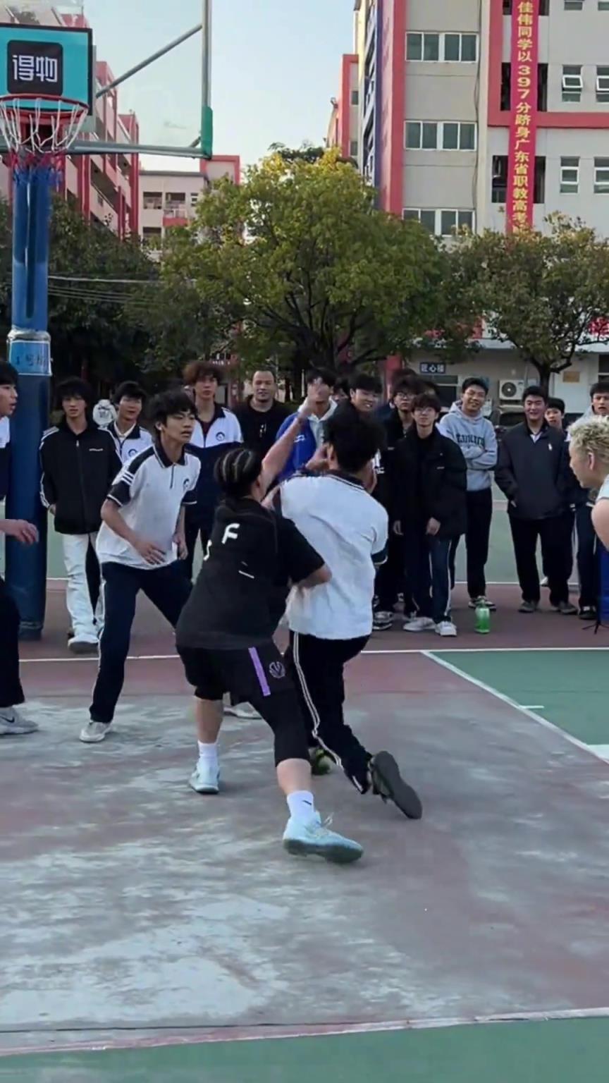 女生酷起來好像沒男生什么事了 ！