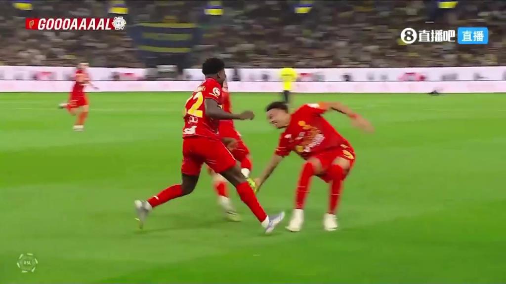 胜利主场0-2落后！雷特吉打门被扑出，南德斯跟进补射破门！