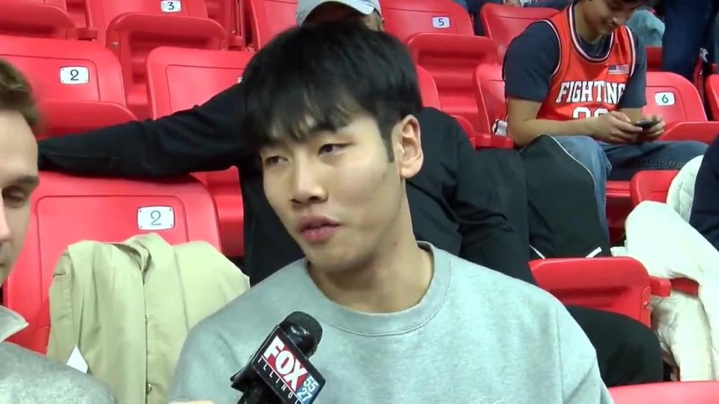 相当流利！张博源今日访校英文接受采访