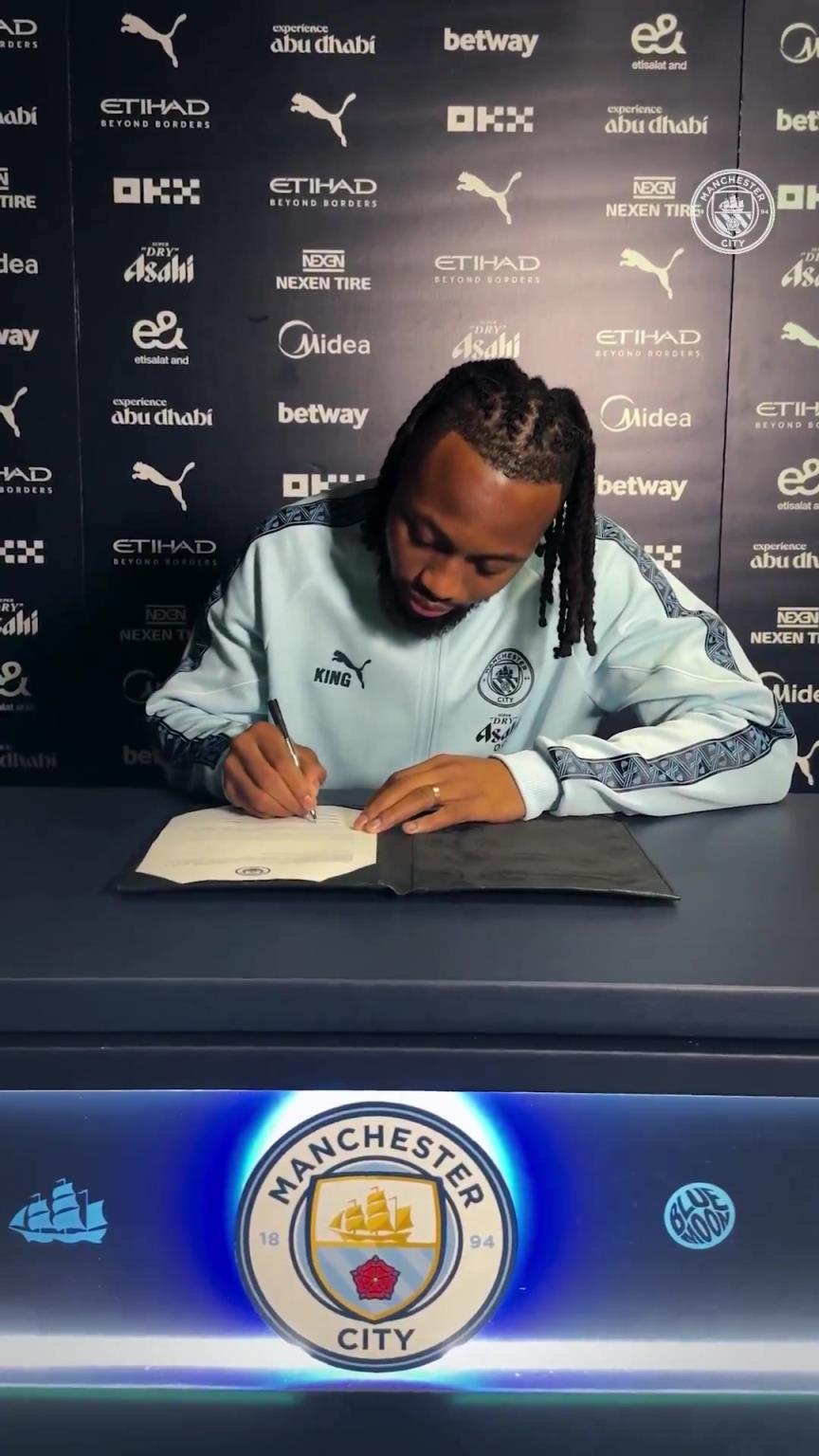 冠军争夺战或许还没结束！曼城长约签下塞梅尼奥