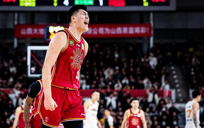 试用10个月！山东大前锋续约稳了，场均5+4，CBA黑马能给2年合同