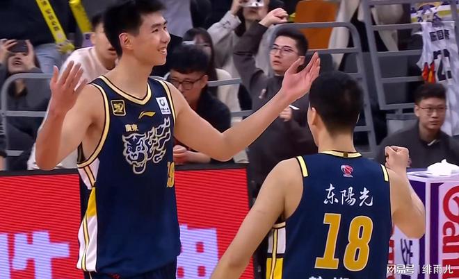 杜鋒賭對了！CBA強力鋒線狂轟14+7+3，廣東隊迎來男籃頂級四號位