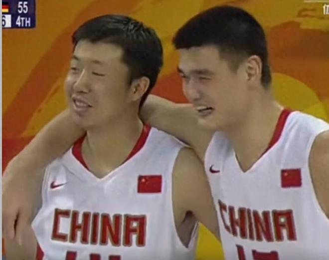 姚明终于笑了！和NBA好友上海重聚，影帝邓超也在，气氛很搞笑