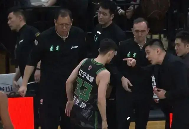 硬刚2国手后卫，狂飙20+4+6！即战力就在阵中，只是杨鸣不会用？