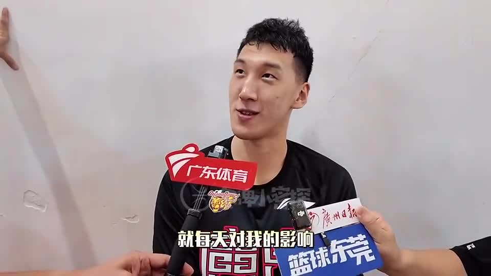杜润旺狂吹彩虹屁：和徐杰同住CPU快干烧了 他那么优秀是有原因的