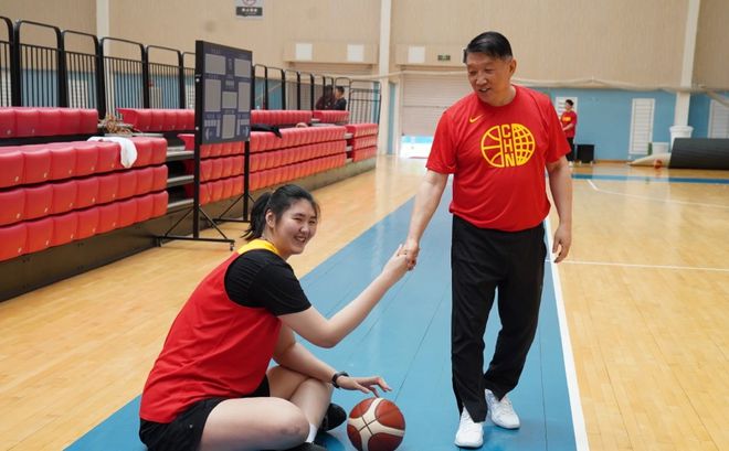 CCTV5直播！中国女篮VS波黑，张子宇上演首秀，宫鲁鸣或重组双塔