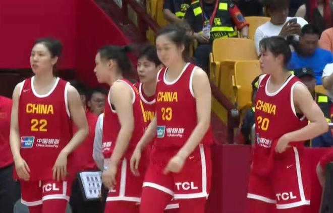中国女篮67分大胜，张子宇16+7韩旭13分，杨舒予22分6抢断！