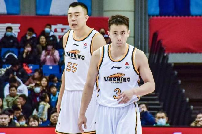 三冠功臣离队！辽宁男篮今夏阵容大调整，弗格惨遭战略性抛弃