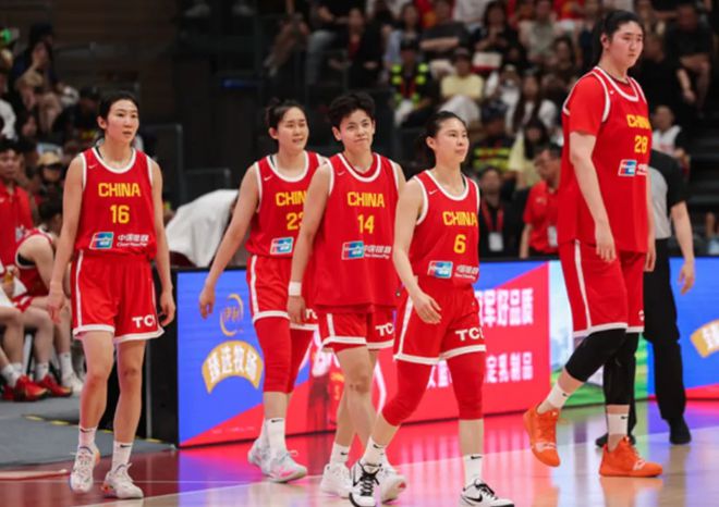 高效率独得17分！中国女篮树立新外线核心，令人想起杨力维