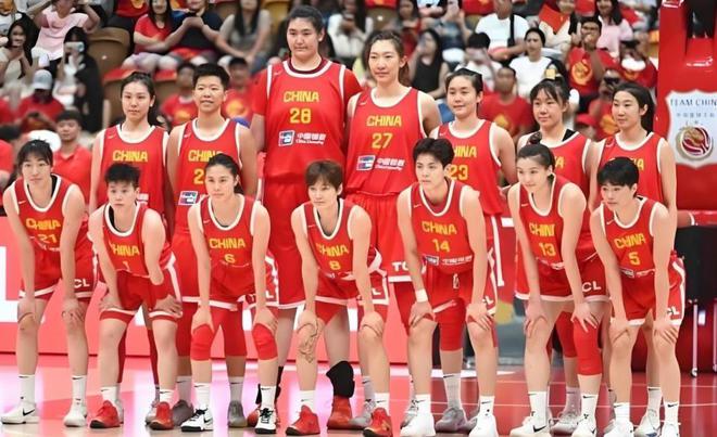 热身赛4连胜！张子宇9分钟砍16分4篮板，中国女篮93-61大胜日本
