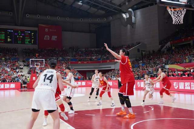 中國女籃32分狂勝日本：4人表現(xiàn)獲得滿分，首戰(zhàn)3大問題僅剩1個(gè)