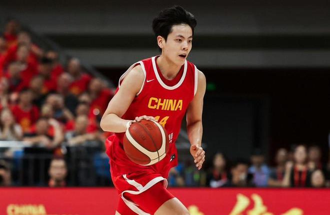 4大数据前三！中国女篮23岁王牌蜕变：2米26张子宇绝配又帅又能打