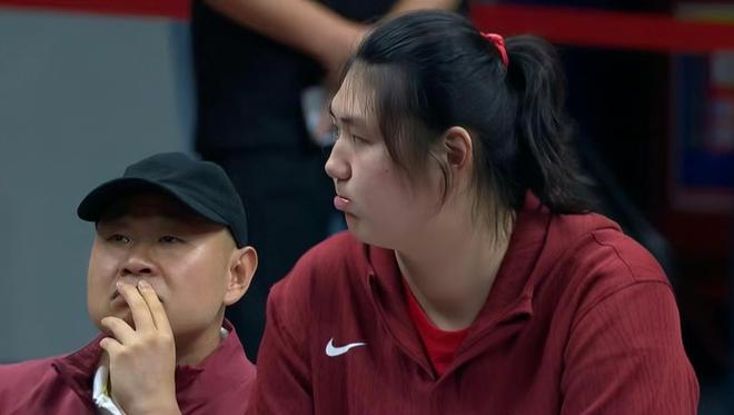 媒体人：今晚中国女篮对阵澳大利亚热身赛，张子宇将继续缺阵