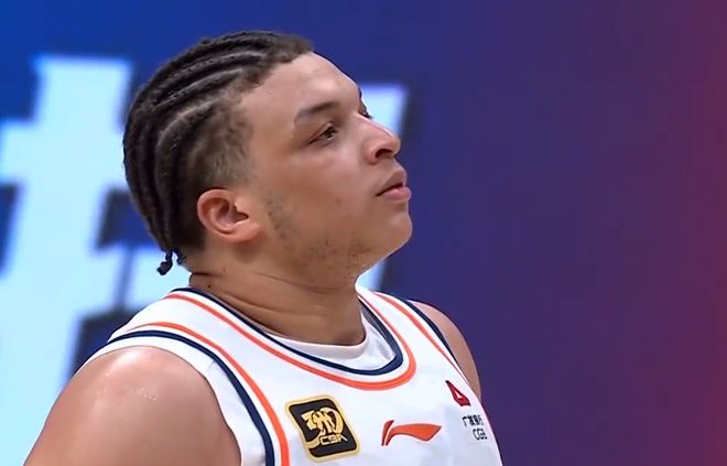 狮子大开口！篮球媒体人：洛夫顿开天价工资，上海队左右为难