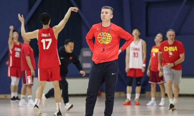 中國男籃8分險勝！郭士強拒絕被逆轉(zhuǎn)，余嘉豪爆發(fā)，王俊杰13分