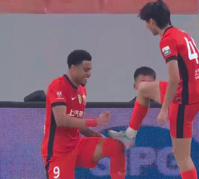 東體：海港撤銷古斯塔沃報名，僅剩半年合同可踢亞冠也可離開