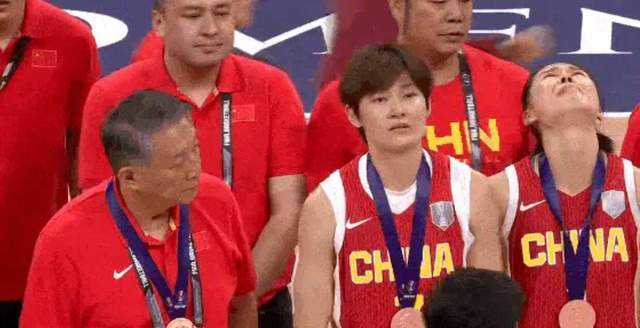 中国女篮最失落的人！被教练边缘化 季军赛砍19+7 颁奖时仰面痛哭