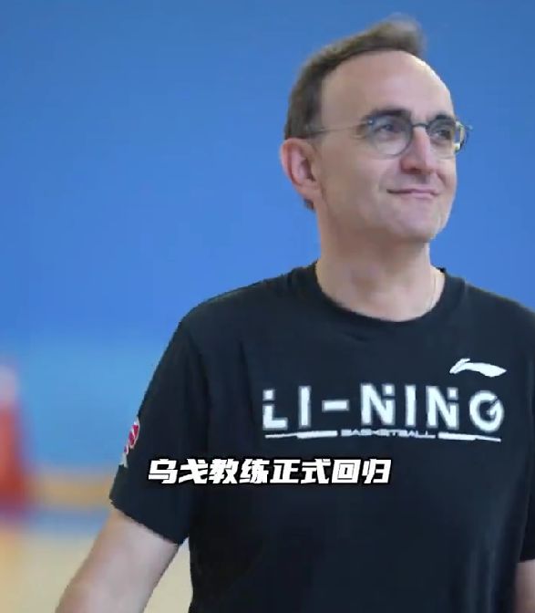 下午3点32官宣！辽篮用26秒视频欢迎杨鸣得力干将归队，付豪亮相