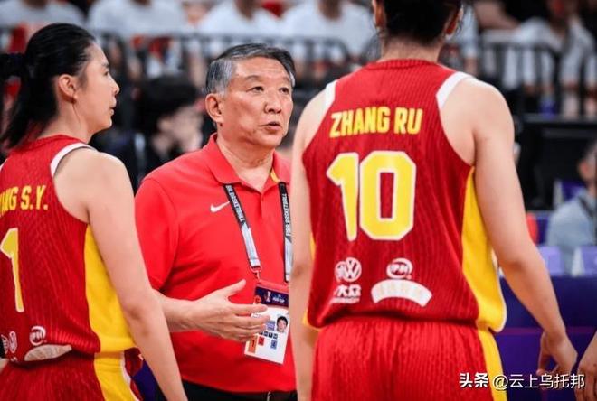 68岁宫鲁鸣引争议！跳级启用张子宇却没有取得成果，暴露2大问题