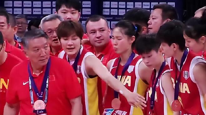 宫鲁鸣承认两点不足！杨毅没说错，无李梦李月汝，光有张子宇不行