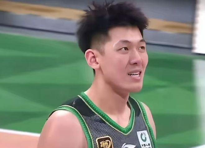 辽宁95-66西班牙球队迎3利好！张陈治锋统治内线，李虎翼突破提升