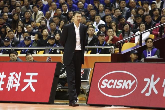 王治郅昨日来到女篮集训基地 接下来将重点指导内线球员个人技术