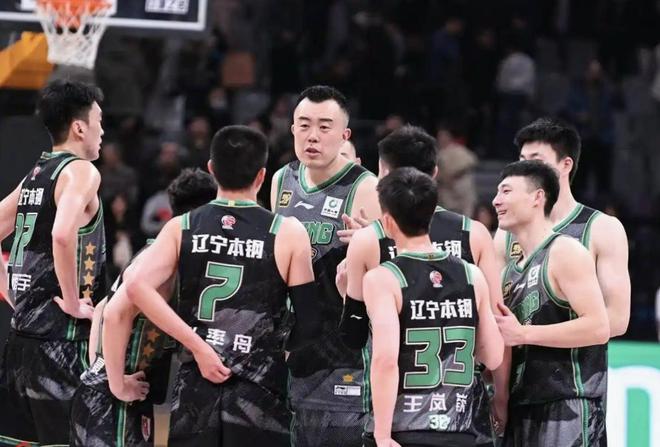24分鍾爆砍25分13板！遼籃新星“籃二代”，他會是韓德君接班人？