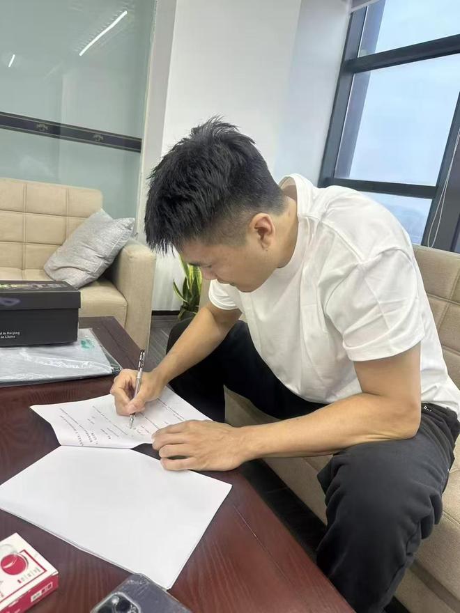一年C類合同簽約達成，黃榮奇加盟同曦！球迷讚歎封蓋外援的好手