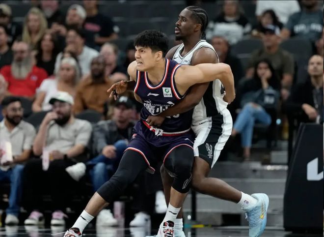 廣州2連敗淘出本土核心！打NBA場均13.5分，球迷：被北控耽誤2年