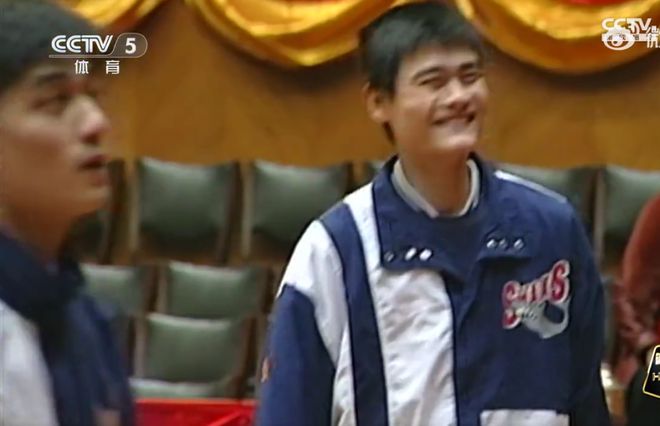 姚明:刚打CBA赢球奖金上交父母 输球奖金只有1/10揣兜里当零花钱