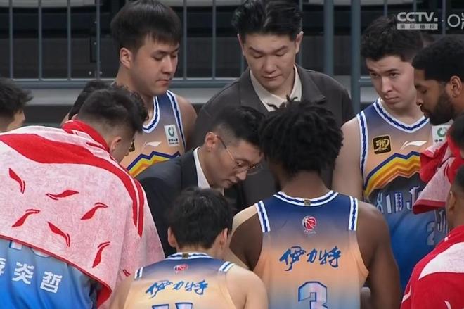 新疆男篮教练组大换血，广东U17半决赛不敌上海，辽宁U17六战全败