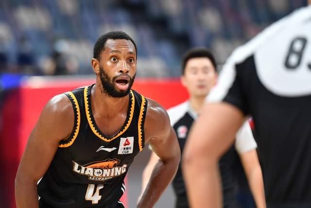 拒绝山东后，曝辽篮3冠功勋加盟上海，联手张镇麟：冲冠有望了？