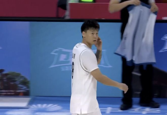 广东11人出战，只有1人被杜锋雪藏！秘密武器留着击溃周琦韩德君