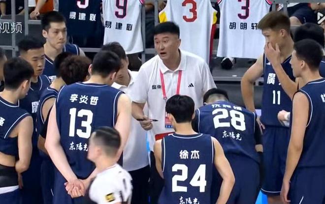 广东93-65大胜浙江，三战全胜晋级八强，胡明轩14+4赵睿13+5+6！