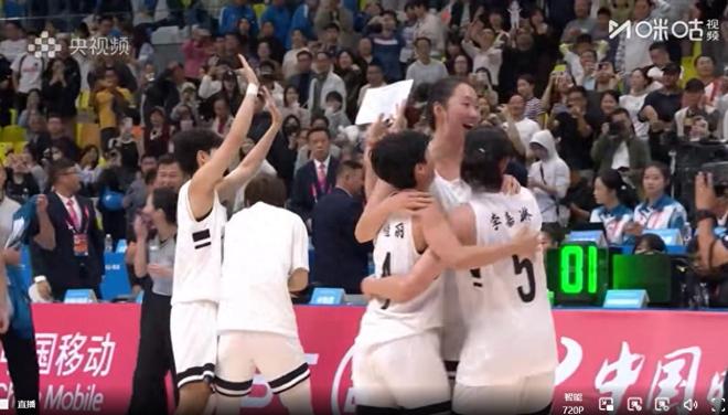 表現搶眼！三分8中6怒砍24分，能組織能得分，球迷：宮魯鳴該召她