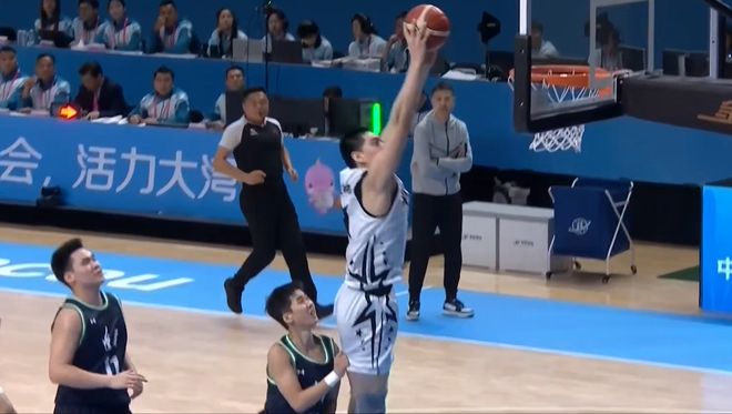 大勝遼寧33分！廣東U18男籃挺進四強，潛力中鋒完勝同齡人