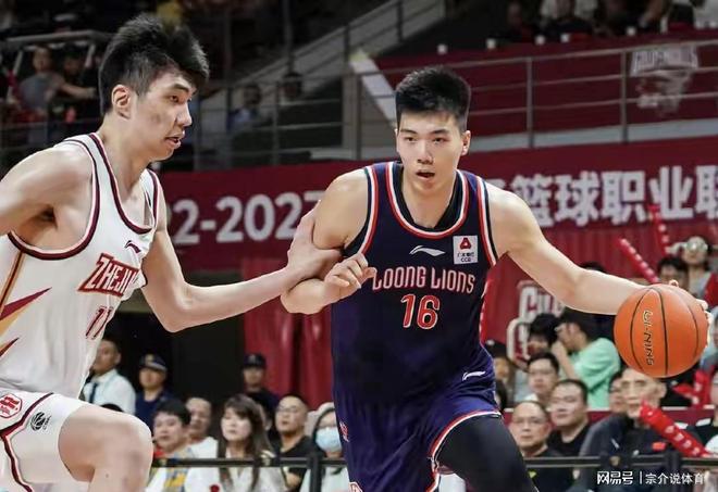 广东队赢球却收坏消息，朱芳雨买来大番薯，杜锋被折磨服了