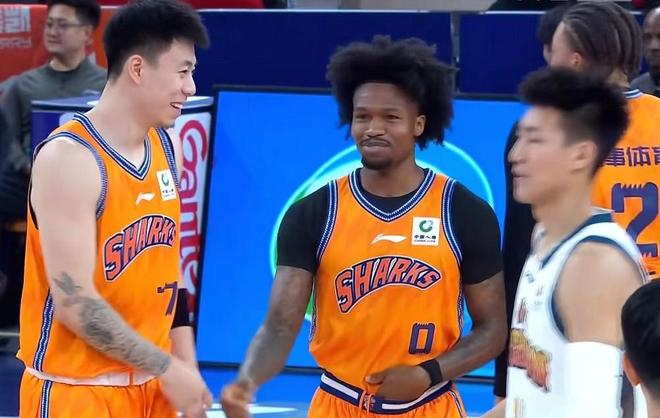 开局29-2！上海男篮36分大胜豪取三连胜，闫鹏飞12+9古德温20+5+6